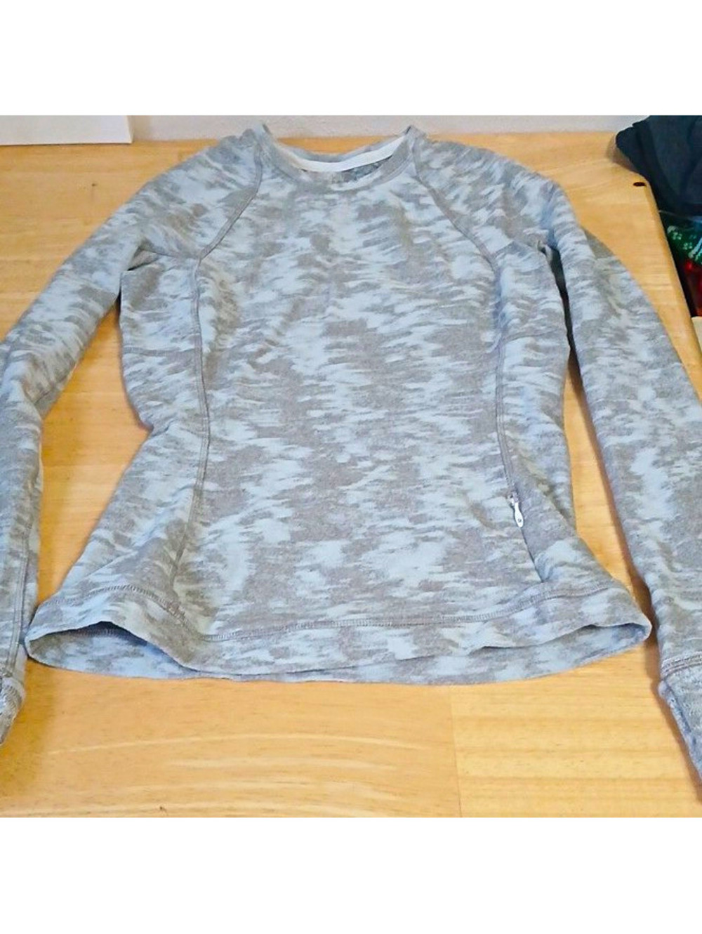 lululemon athletica Womens XS Gray Camo Long Sleeve Crew Neck Raglan Top